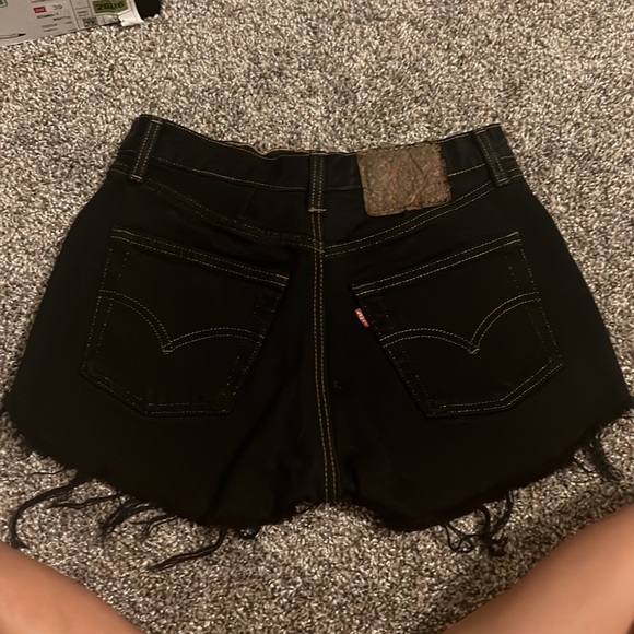 Levi’s vintage black shorts, fits like a size 25 - Picture 2 of 2